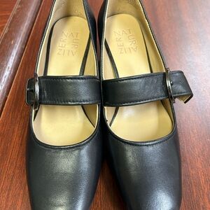 Shoe naturalizar size 5 1/2 fair condition worn